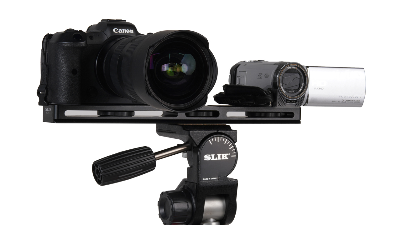 SLIK Plate III, which allows two cameras to be attached to one tripod, unveiled