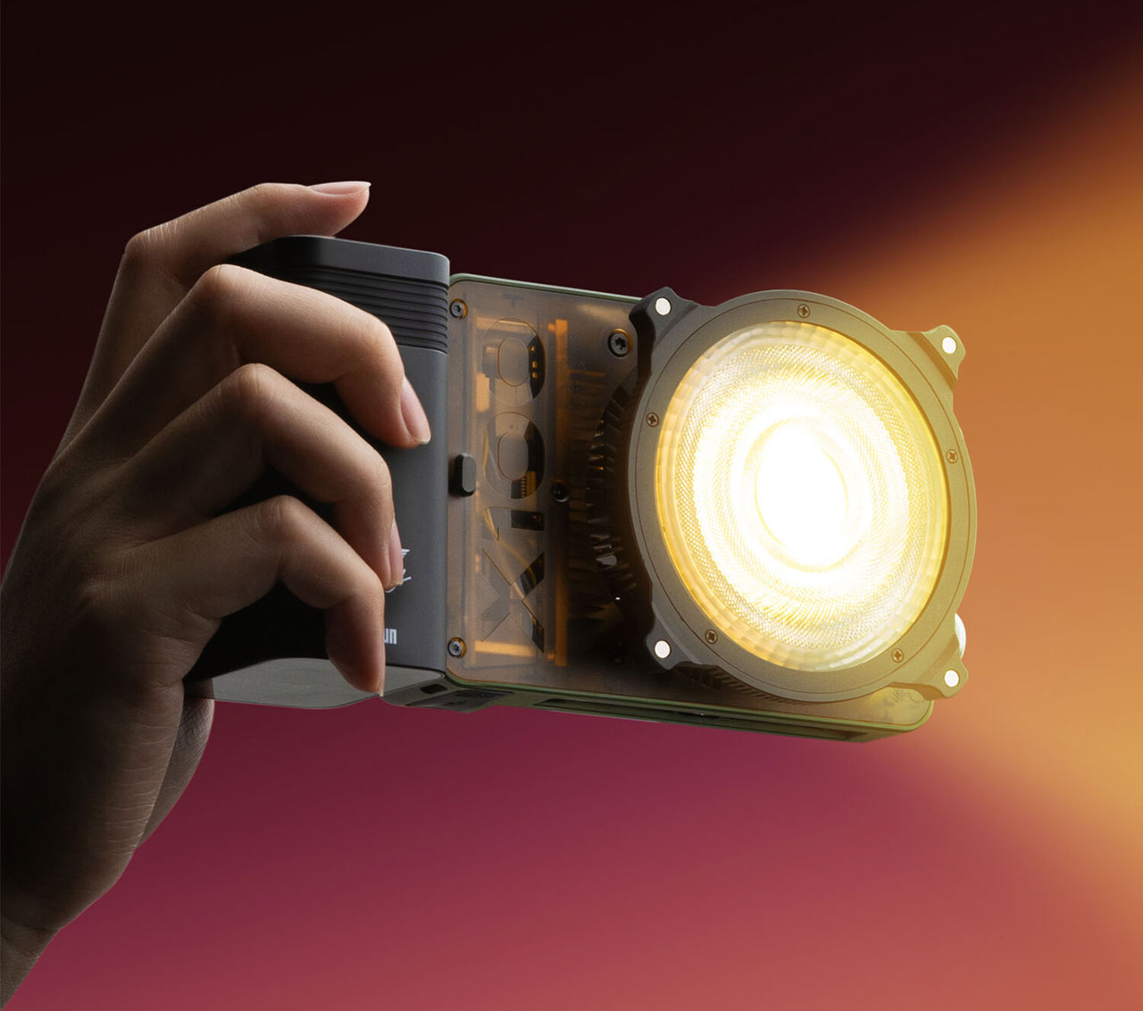 ZHIYUN MOLUS X100RGB Released – slimmest portable COB light